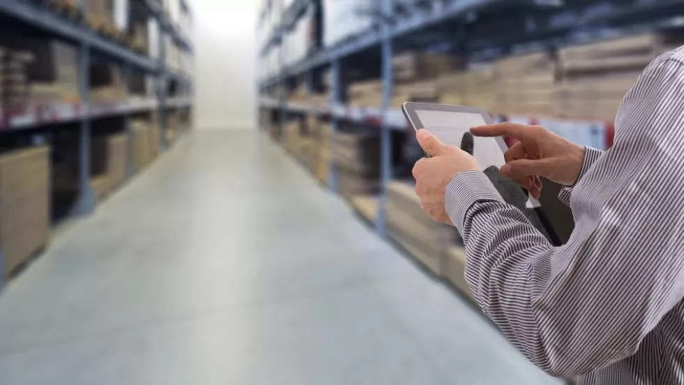 5 erros comuns de gestão de estoque Como está o controle de estoque da sua empresa? Uma má gestão desse setor pode acarretar grandes prejuízos à sua empresa. Não cometa estes erros .. erros de gestão de estoque