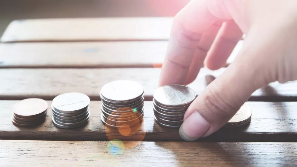 6 Ideias de negócios com pouco dinheiro Que tal ideias de negócios com pouco dinheiro? Se você acredita que a falta de dinheiro é um empecilho, saiba que está enganado... negócios com pouco dinheiro