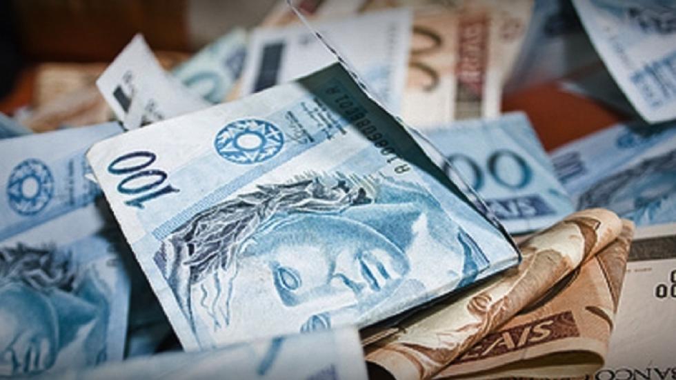 7 Erros que impedem seu sucesso financeiro O ano começa e junto com ele as esperanças de dias melhores também surgem fortes. Mas nessa trajetória entre o querer e o fazer acontecer, muitas coisas dificultam na realização dos objetivos. E não são apenas o mercado e a sociedade que atrapalham o empreendedor. Separamos essa lista de erros e comportamentos que você e sua equipe devem evitar, para alcançar os seus objetivos nos próximos meses. sucesso financeiro