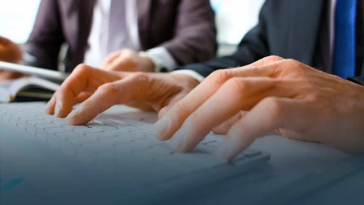 Cadastro de Clientes: Como Fazer e Quais Informações Considerar É mais do que evidente que a carteira de clientes de uma empresa é um dos seus maiores patrimônios. Mas para que este patrimônio tenha efeito, é preciso organizá-lo corretamente. Neste sentido, como fazer cadastro de clientes de forma eficiente? cadastrando-cliente