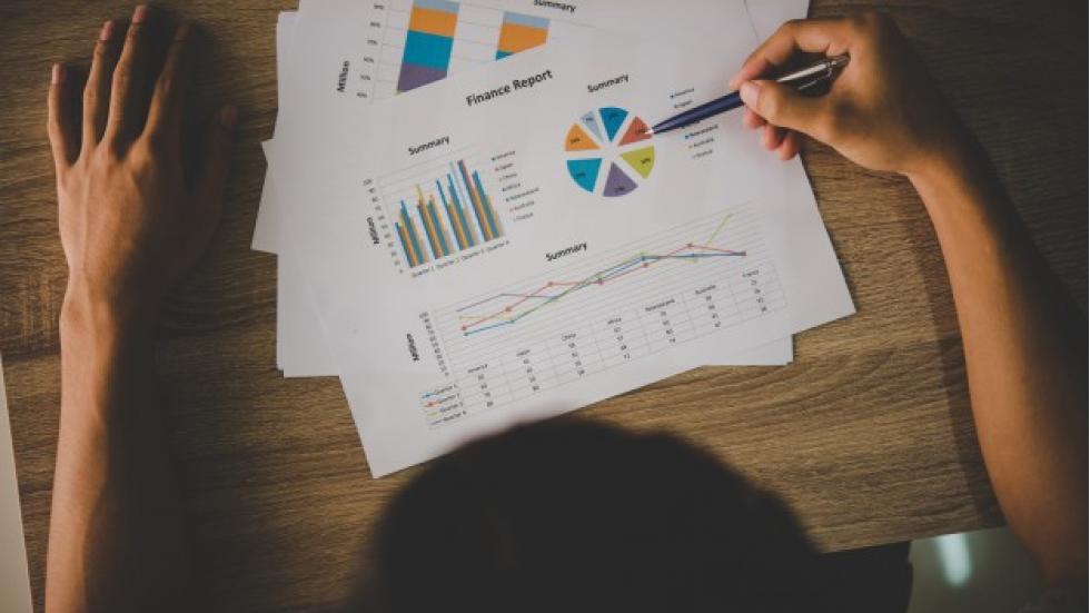 Entenda o que é pró-labore e porque ele é diferente do salário? Pró-labore é, basicamente, o pagamento recebido por um sócio ou dono da empresa, diferenciando-se bastante do salário, mas você sabe a diferença? Sabe qual o valor correto desde pagamento e quais benefícios ele envolve? Tire todas as suas dúvidas... pró-labore