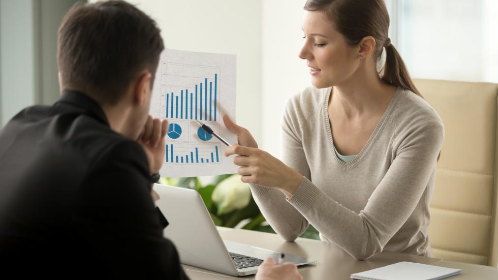 Upsell: o que é, e por que adotar em sua empresa? O Upsell vale para serviços e para produtos, e sua prática pode influenciar positivamente na receita da empresa, e na experiência do cliente. Saiba mais. Upsell;Upsell: o que é?;Significado de Upsell;Melhores práticas de Upsell;Pacotes de Upsell;Produto de Upsell;Diferenças entre Upsell e Cross sell;Benefícios do Upssel para o seu negócio;