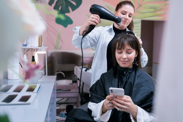 Conheça as principais tendências para salão de beleza em 2025